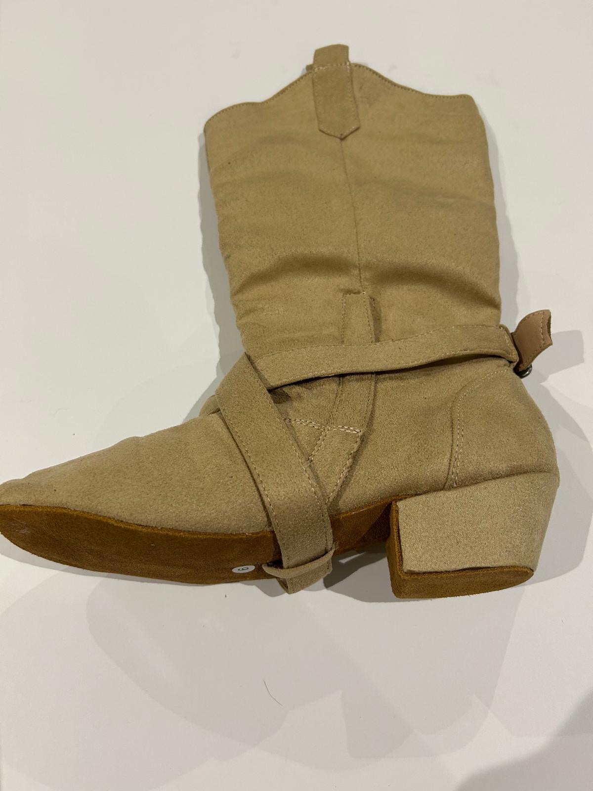 BB-Flesh Suede Boots