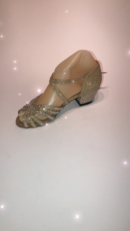 1569 -Gold fabric sandal with diamanté’s 